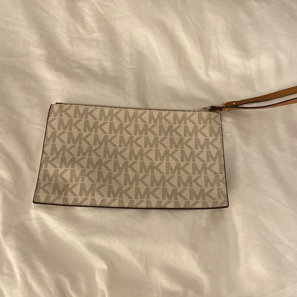 Michael Khors wristlet